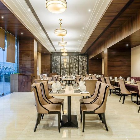 โกลเดน ทิวลิป สวีท คุรคาออน Hotel คูร์เคาน์ ภายนอก รูปภาพ