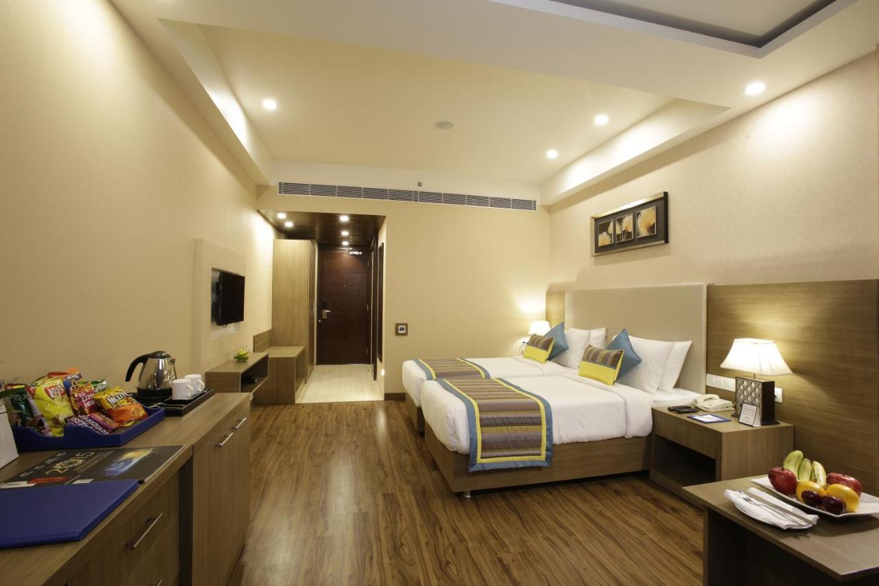 โกลเดน ทิวลิป สวีท คุรคาออน Hotel คูร์เคาน์ ภายนอก รูปภาพ