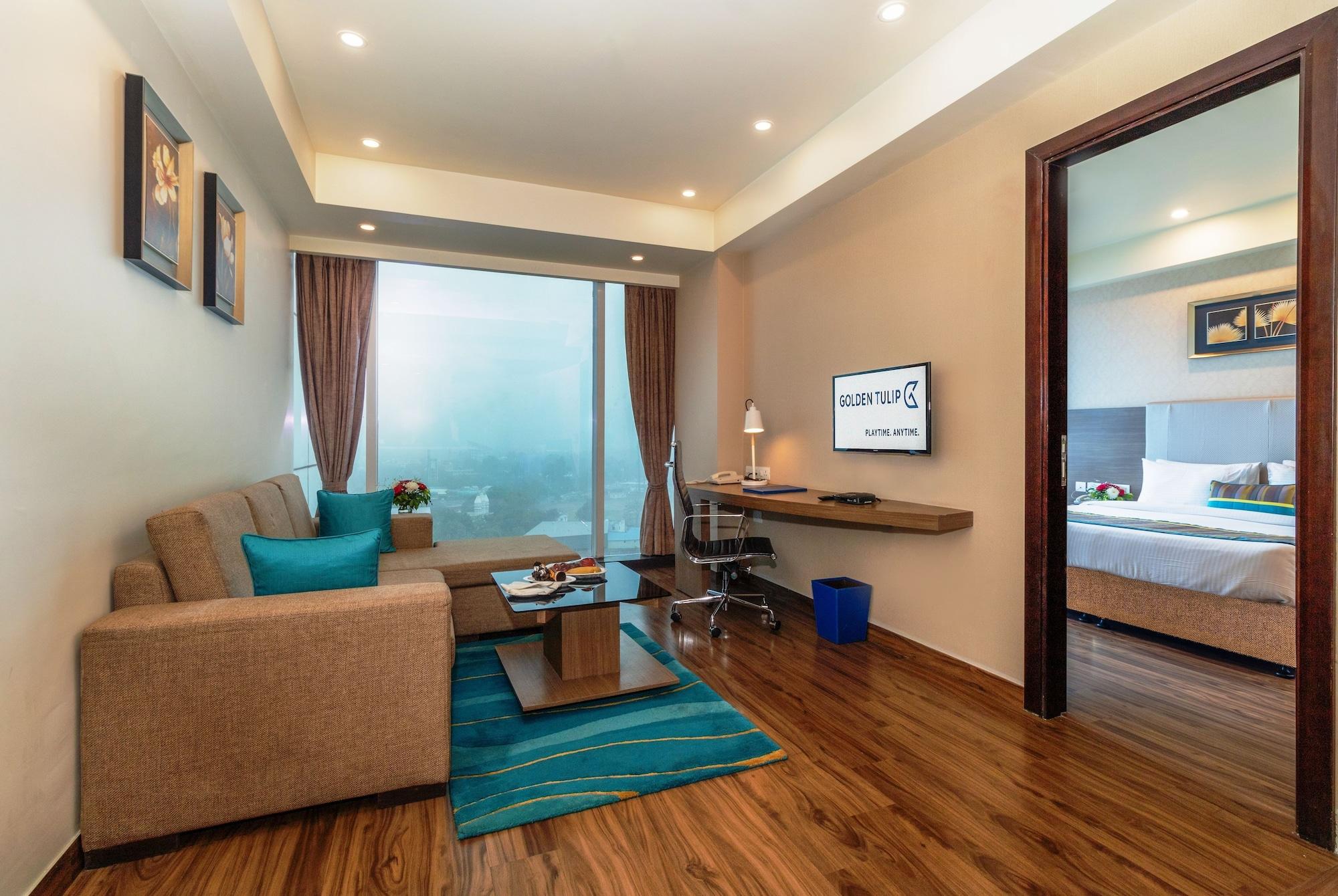 โกลเดน ทิวลิป สวีท คุรคาออน Hotel คูร์เคาน์ ภายนอก รูปภาพ