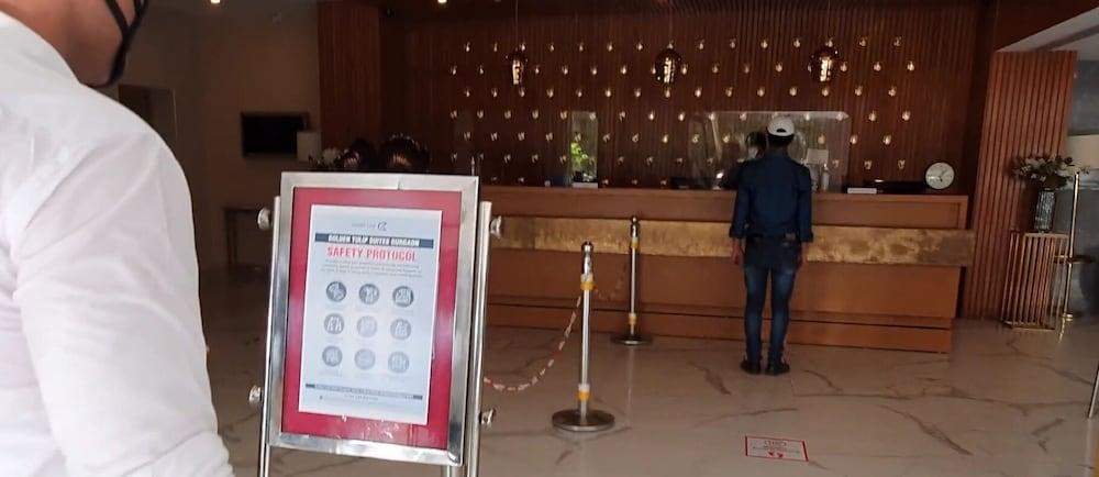 โกลเดน ทิวลิป สวีท คุรคาออน Hotel คูร์เคาน์ ภายนอก รูปภาพ