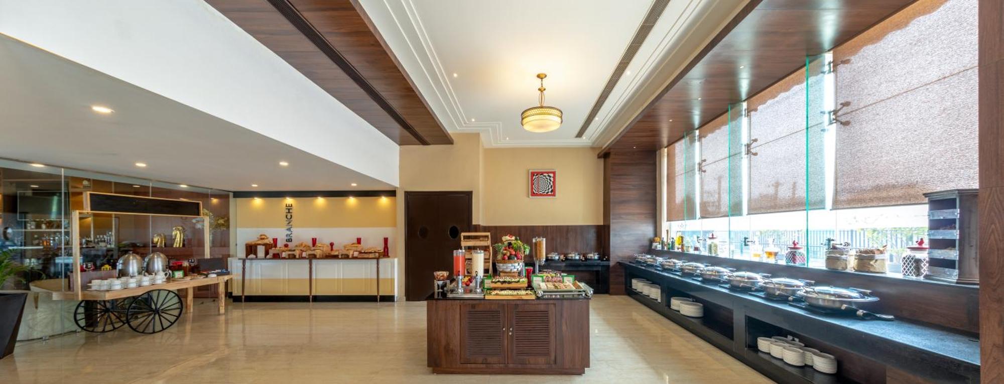 โกลเดน ทิวลิป สวีท คุรคาออน Hotel คูร์เคาน์ ภายนอก รูปภาพ