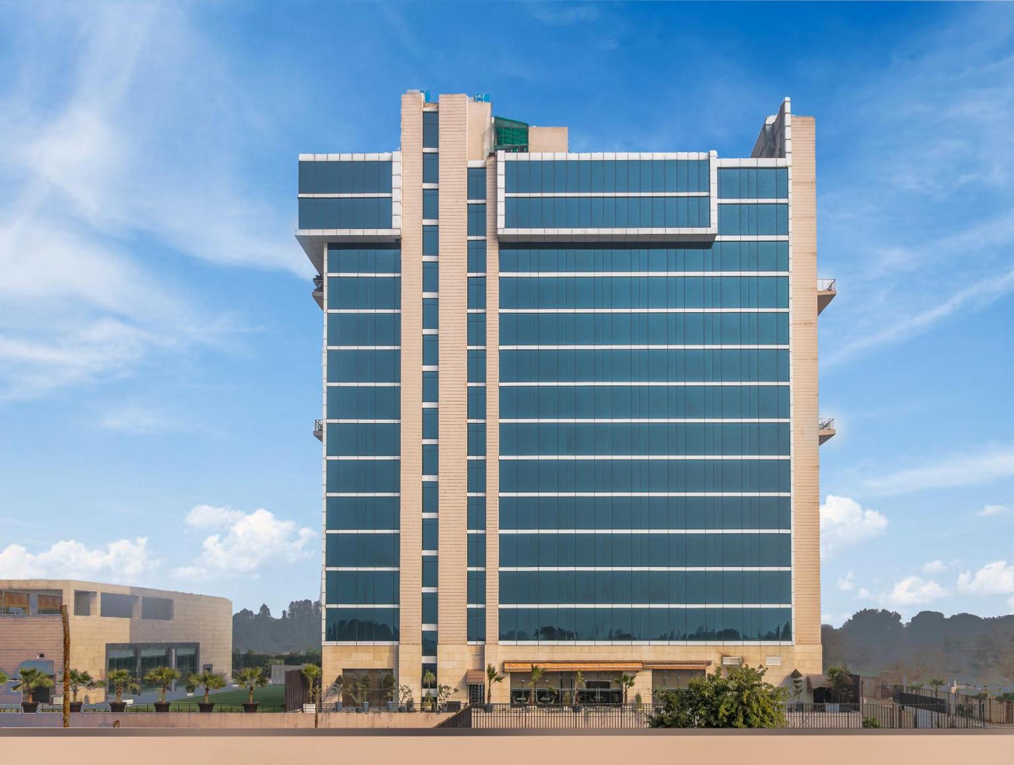 โกลเดน ทิวลิป สวีท คุรคาออน Hotel คูร์เคาน์ ภายนอก รูปภาพ