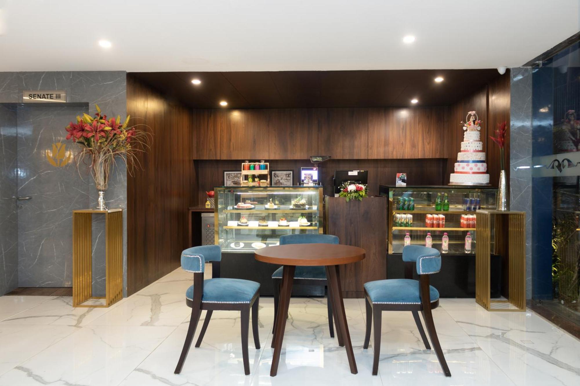 โกลเดน ทิวลิป สวีท คุรคาออน Hotel คูร์เคาน์ ภายนอก รูปภาพ