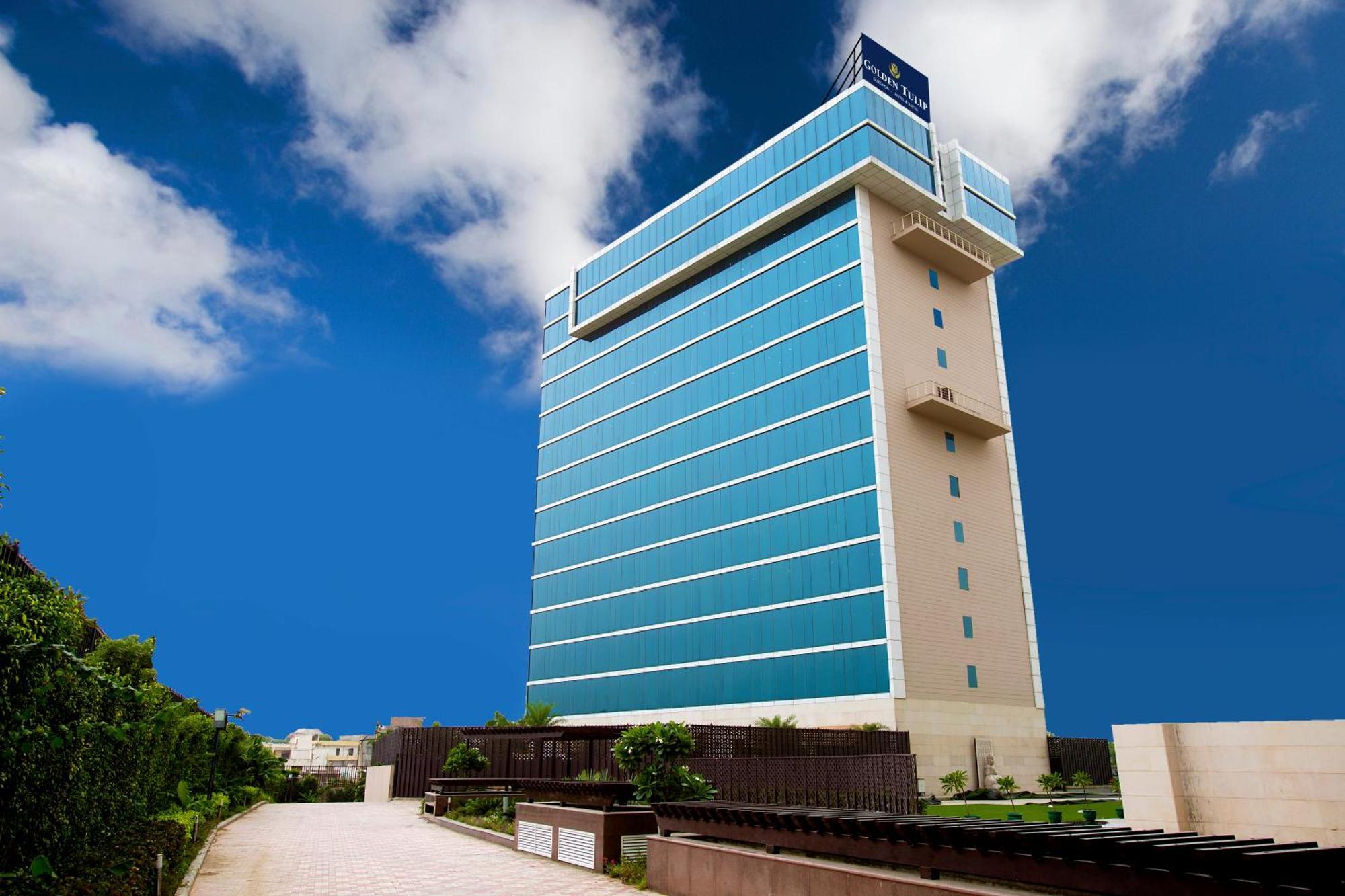 โกลเดน ทิวลิป สวีท คุรคาออน Hotel คูร์เคาน์ ภายนอก รูปภาพ
