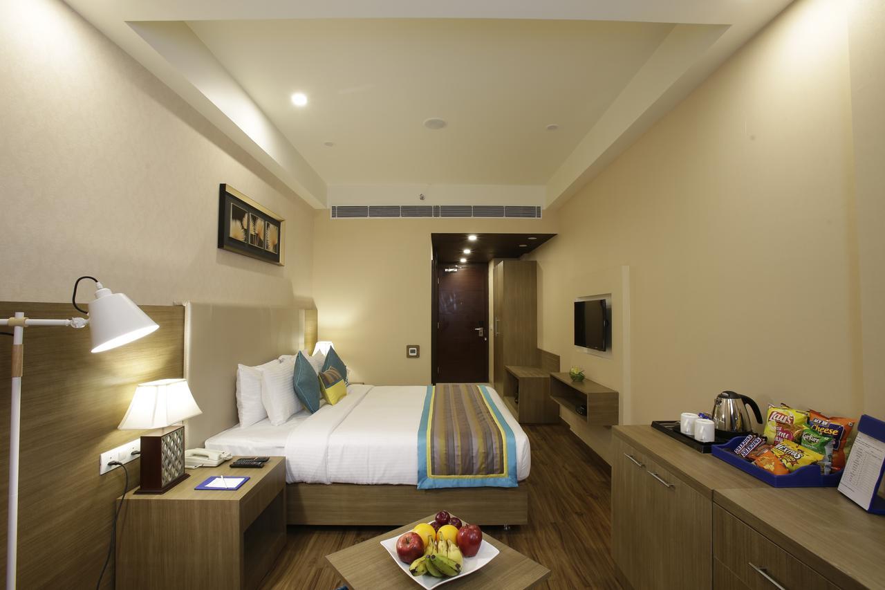 โกลเดน ทิวลิป สวีท คุรคาออน Hotel คูร์เคาน์ ภายนอก รูปภาพ