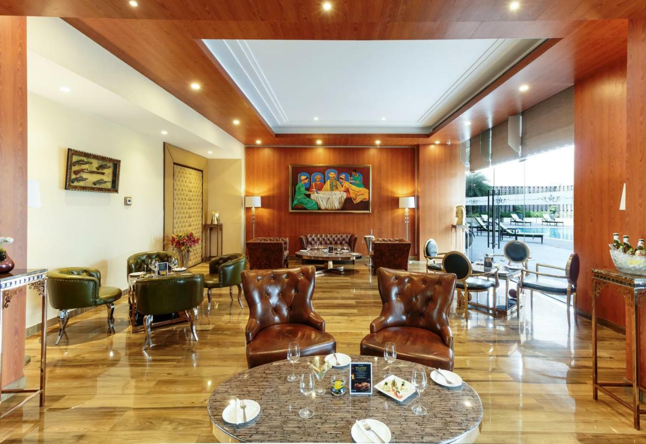 โกลเดน ทิวลิป สวีท คุรคาออน Hotel คูร์เคาน์ ภายนอก รูปภาพ