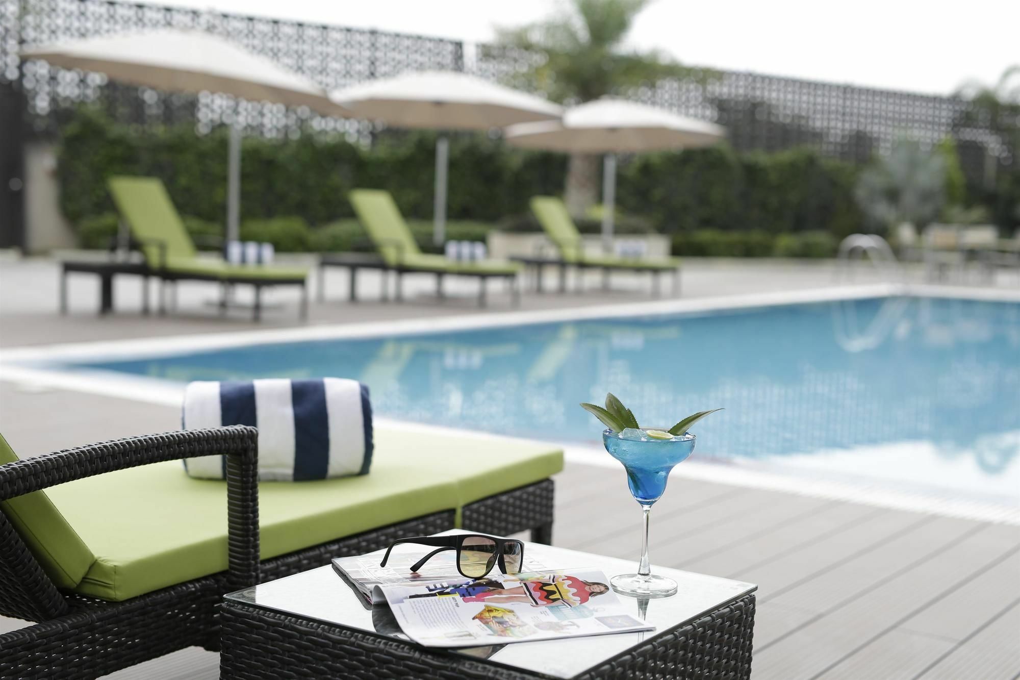 โกลเดน ทิวลิป สวีท คุรคาออน Hotel คูร์เคาน์ ภายนอก รูปภาพ