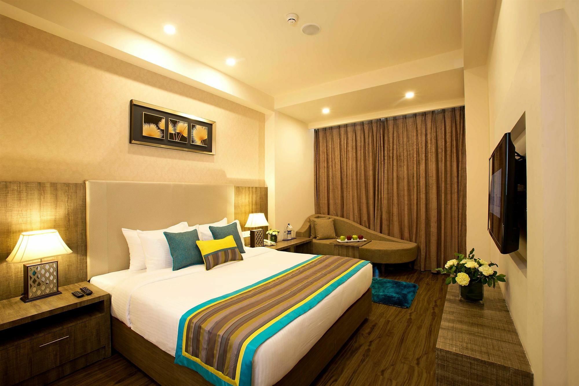 โกลเดน ทิวลิป สวีท คุรคาออน Hotel คูร์เคาน์ ภายนอก รูปภาพ