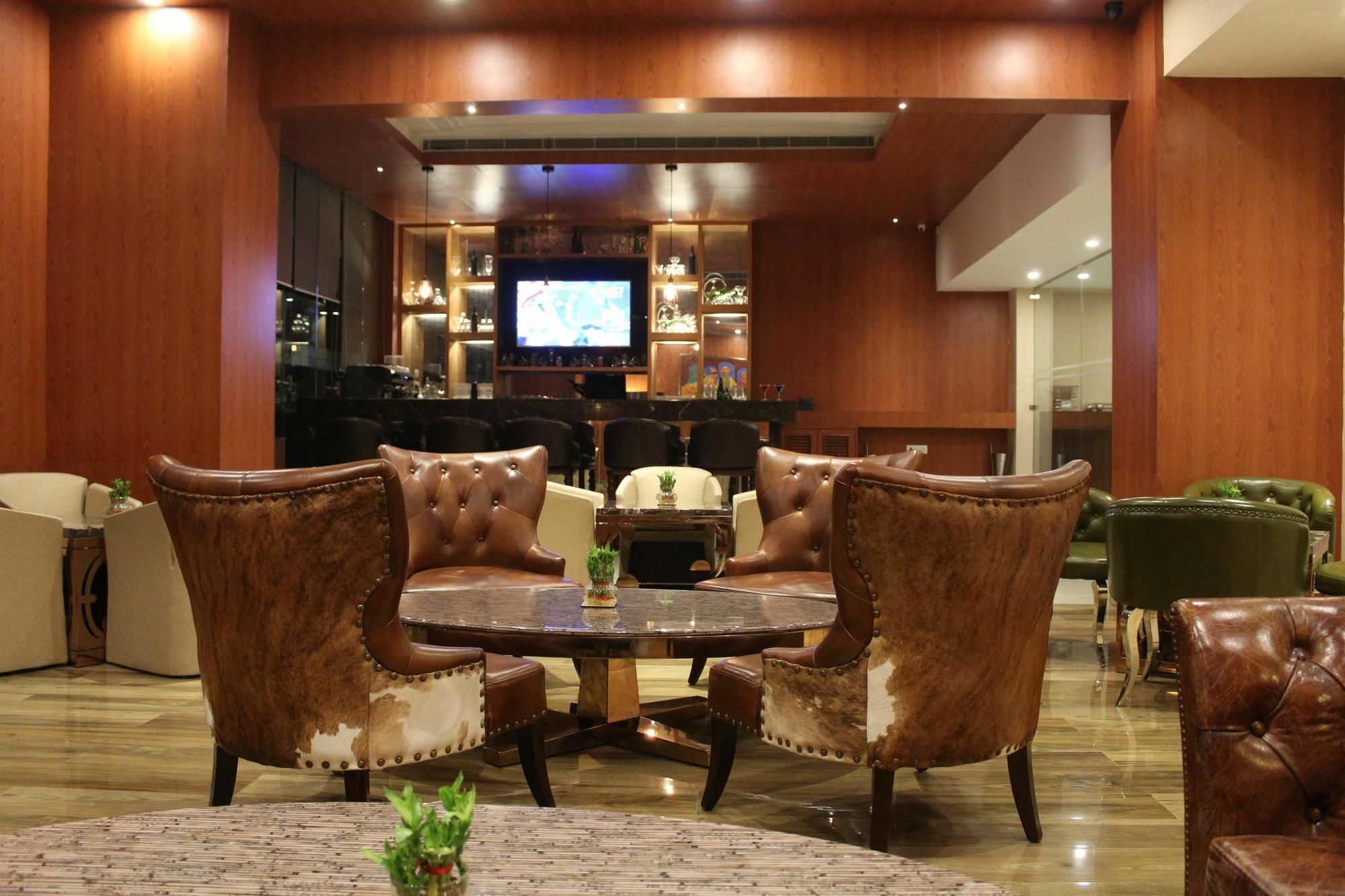 โกลเดน ทิวลิป สวีท คุรคาออน Hotel คูร์เคาน์ ภายนอก รูปภาพ