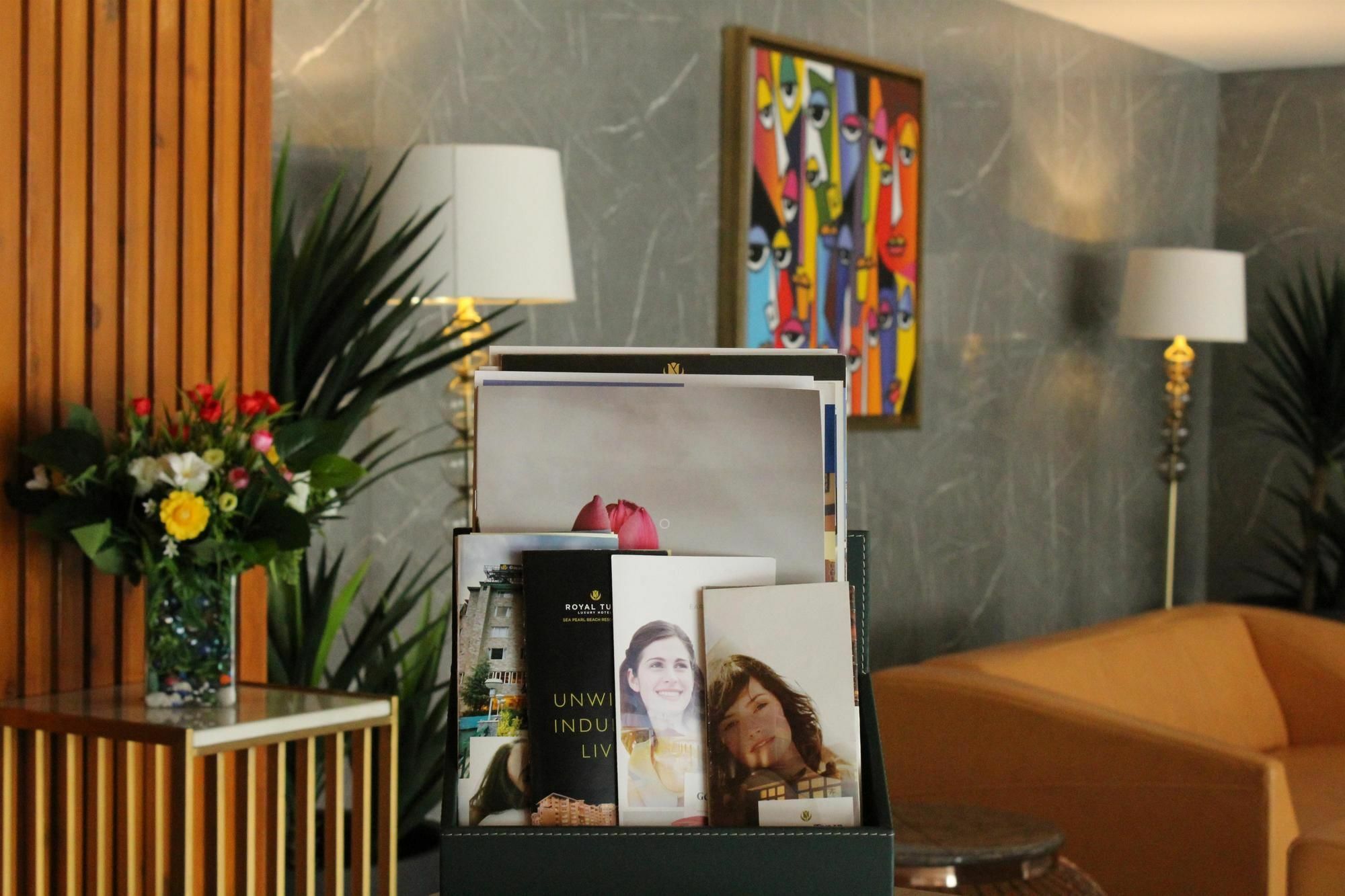 โกลเดน ทิวลิป สวีท คุรคาออน Hotel คูร์เคาน์ ภายนอก รูปภาพ